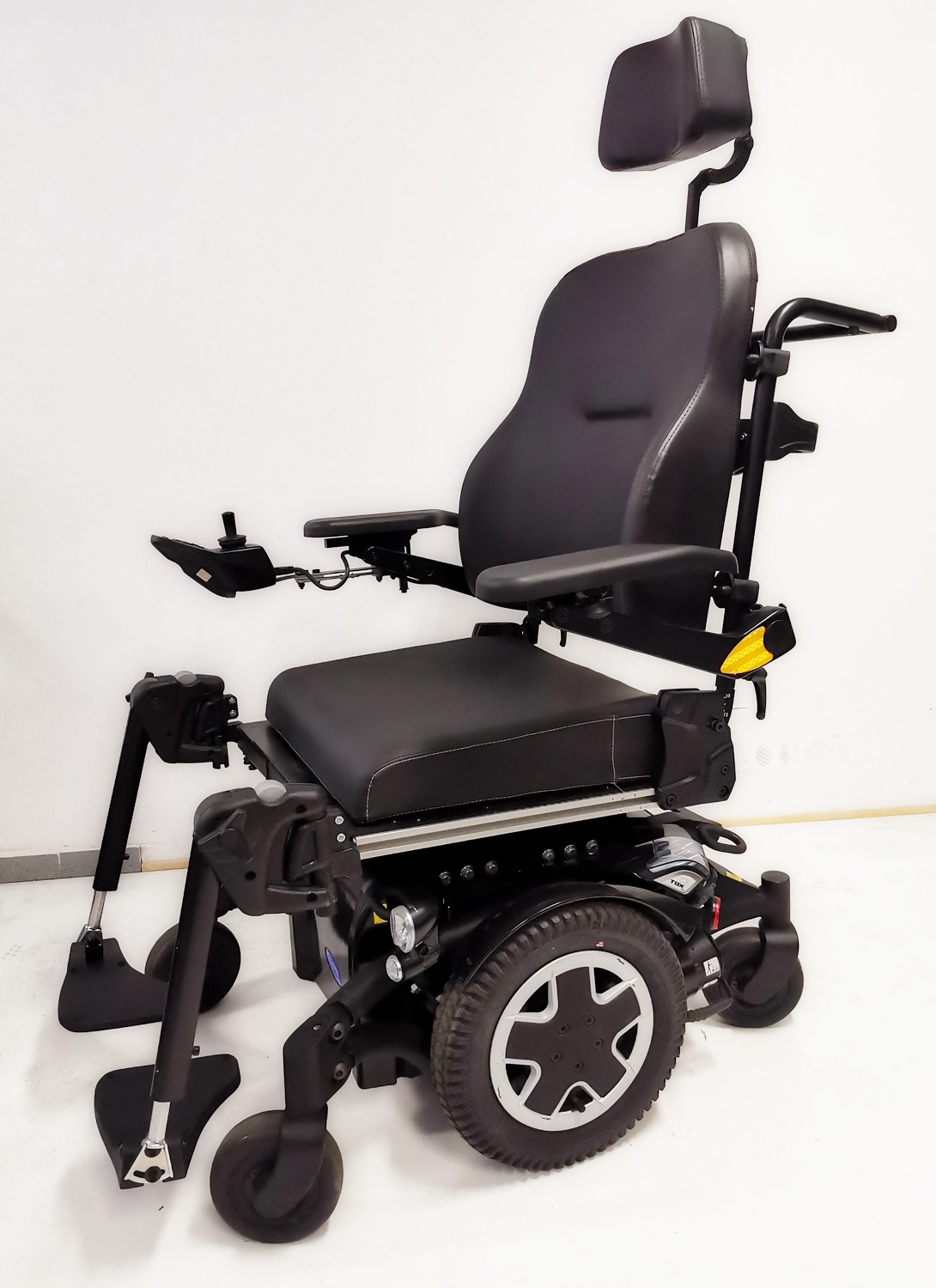 wózek inwalidzki elektryczny terenowo pokojowy invacare tdx
