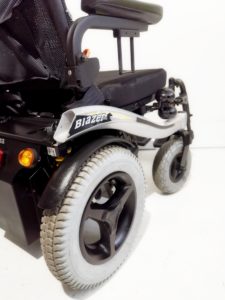 używany wózek inwalidzki elektryczny blazer terenowo pokojowy 8